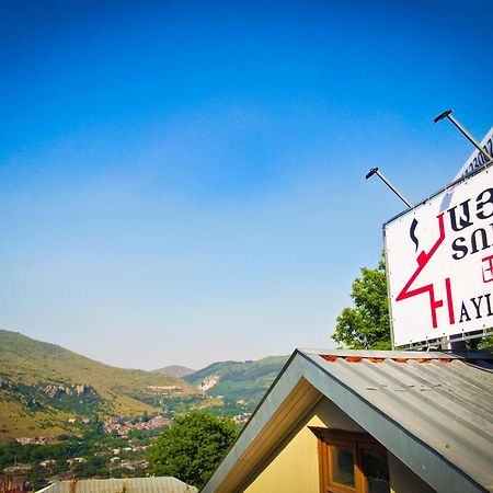 Hayi Tun Guest House Goris Extérieur photo