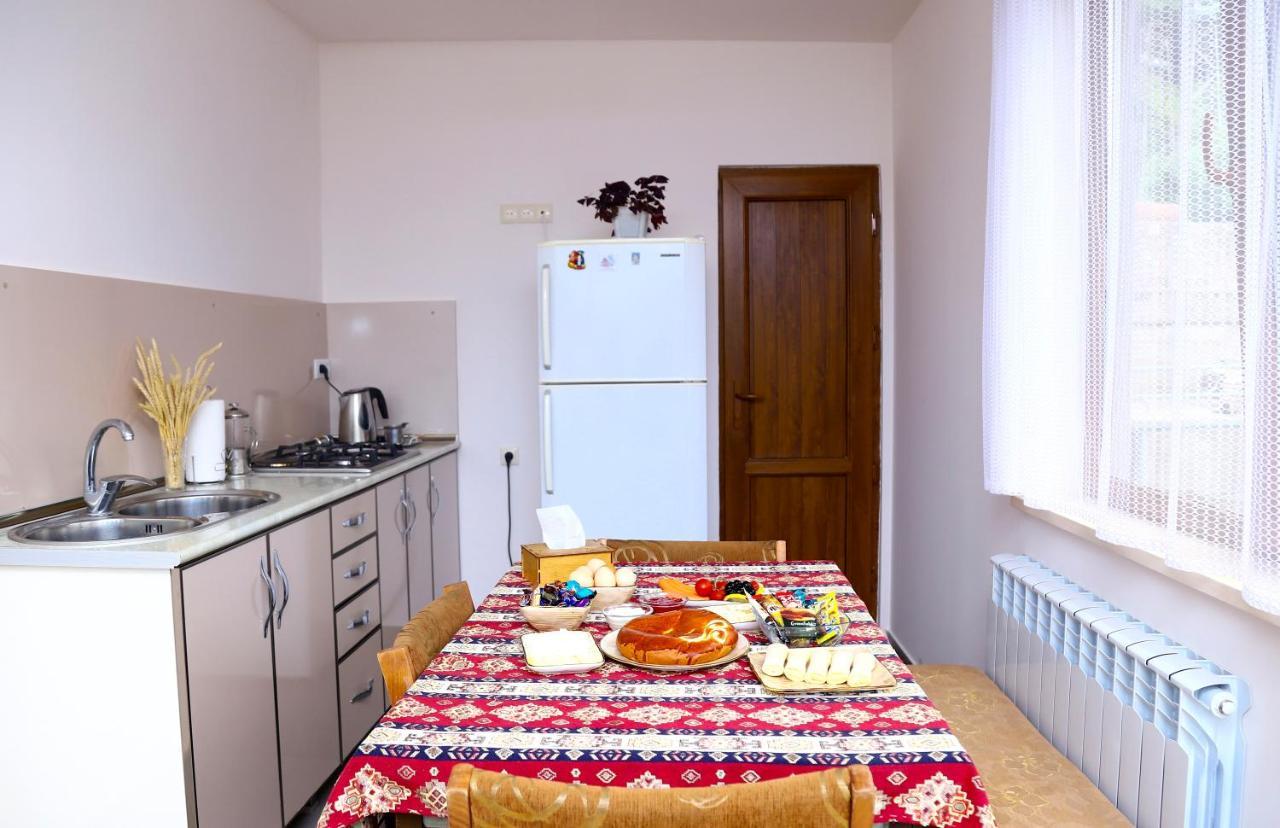 Hayi Tun Guest House Goris Extérieur photo