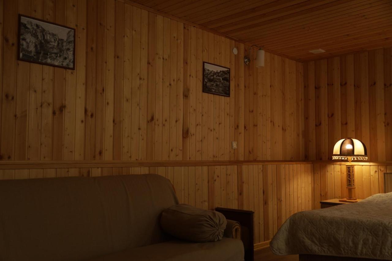 Hayi Tun Guest House Goris Extérieur photo