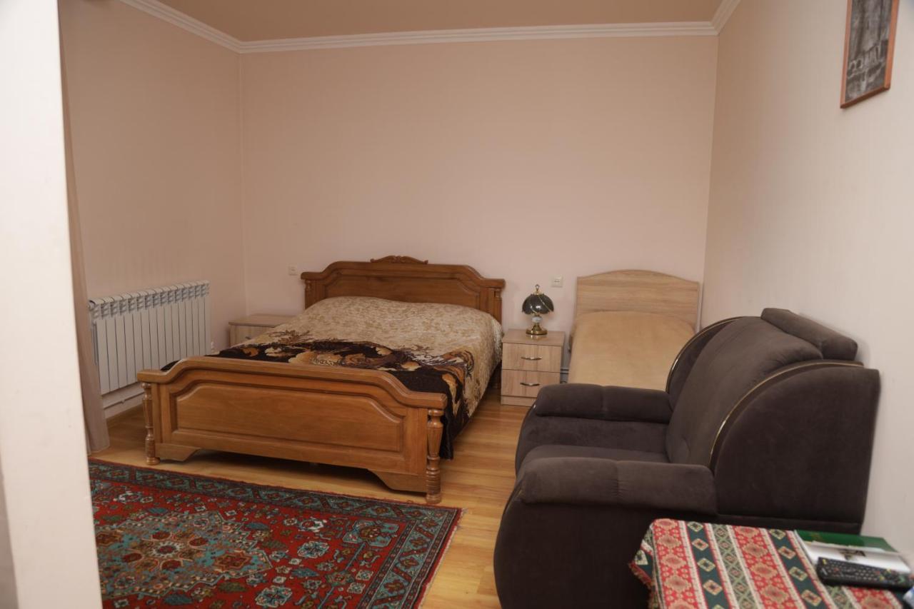 Hayi Tun Guest House Goris Extérieur photo