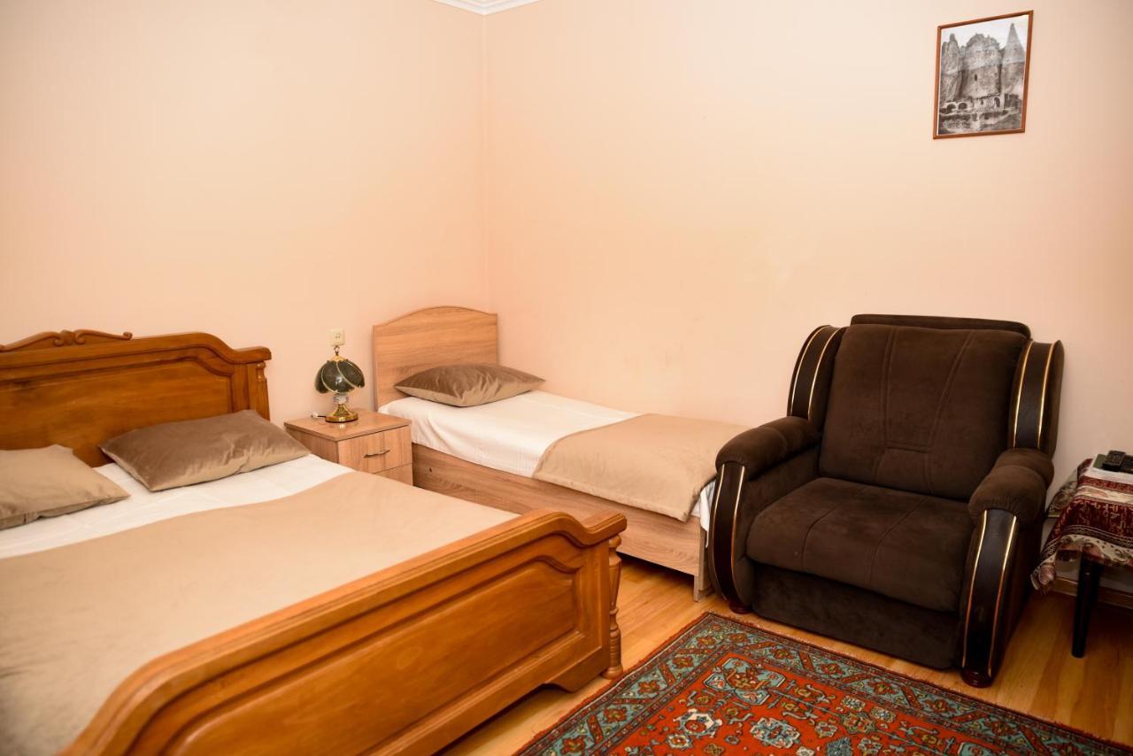 Hayi Tun Guest House Goris Extérieur photo