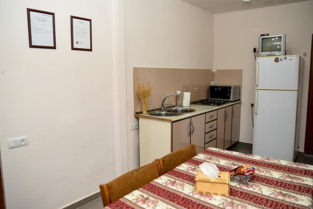 Hayi Tun Guest House Goris Extérieur photo
