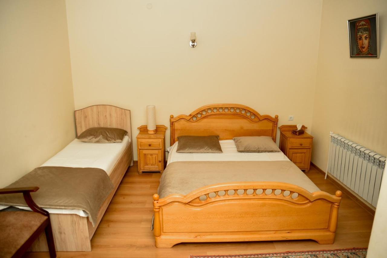 Hayi Tun Guest House Goris Extérieur photo