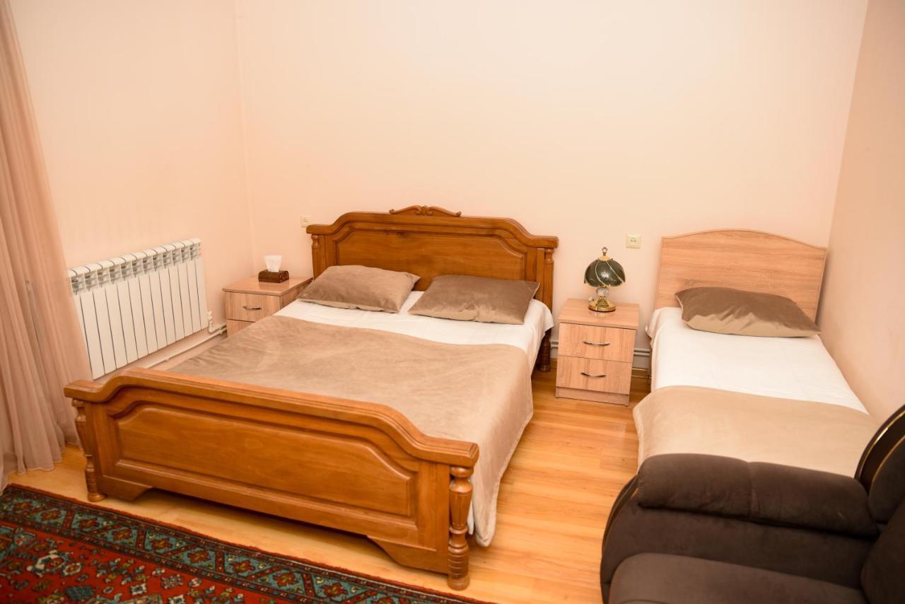 Hayi Tun Guest House Goris Extérieur photo