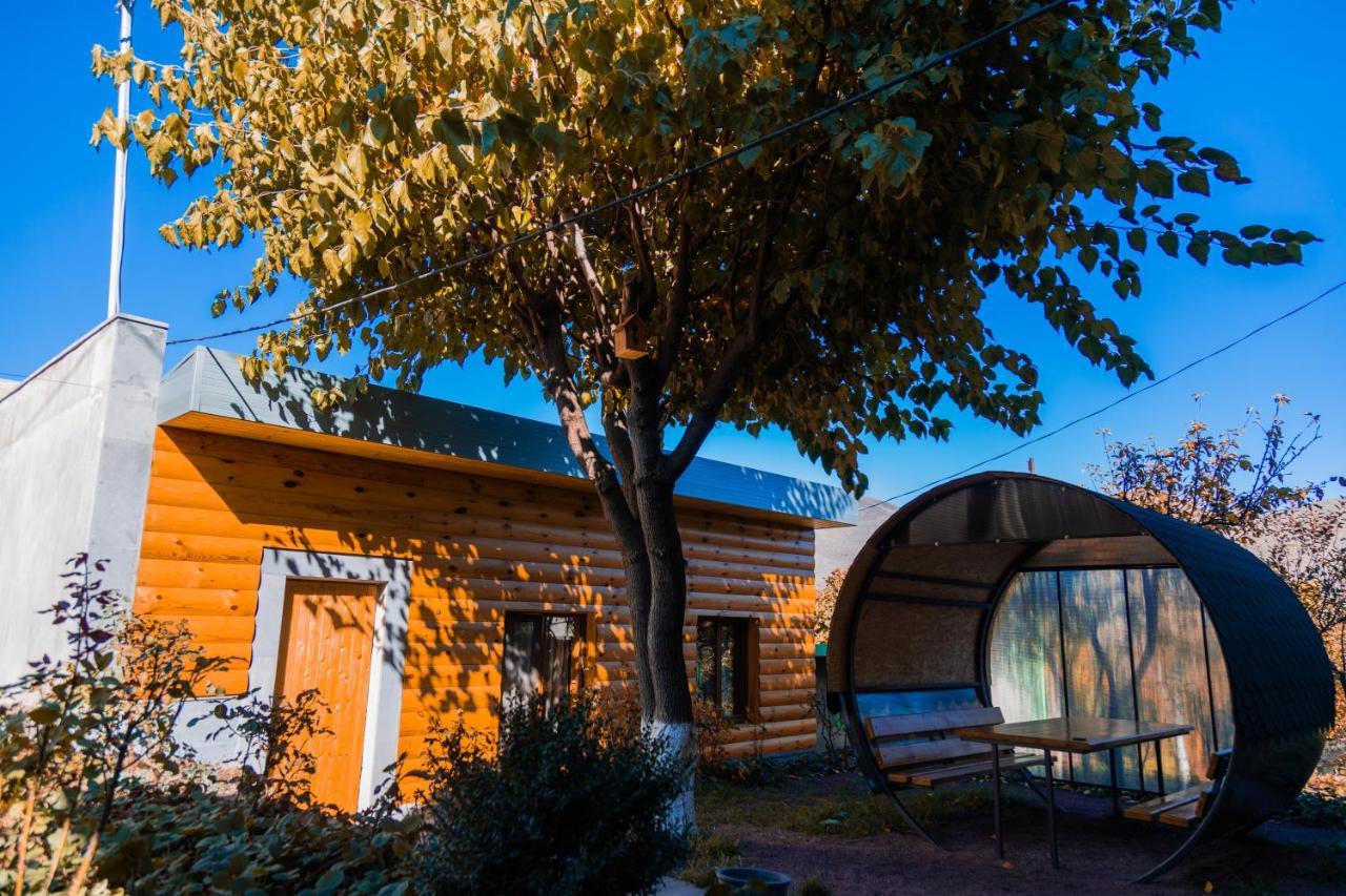 Hayi Tun Guest House Goris Extérieur photo
