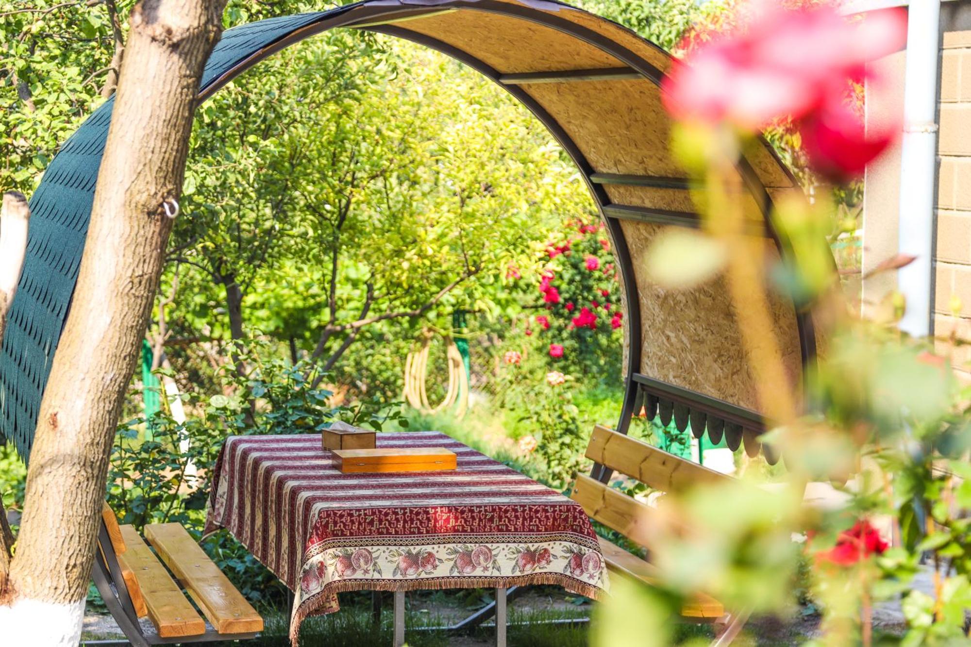 Hayi Tun Guest House Goris Extérieur photo