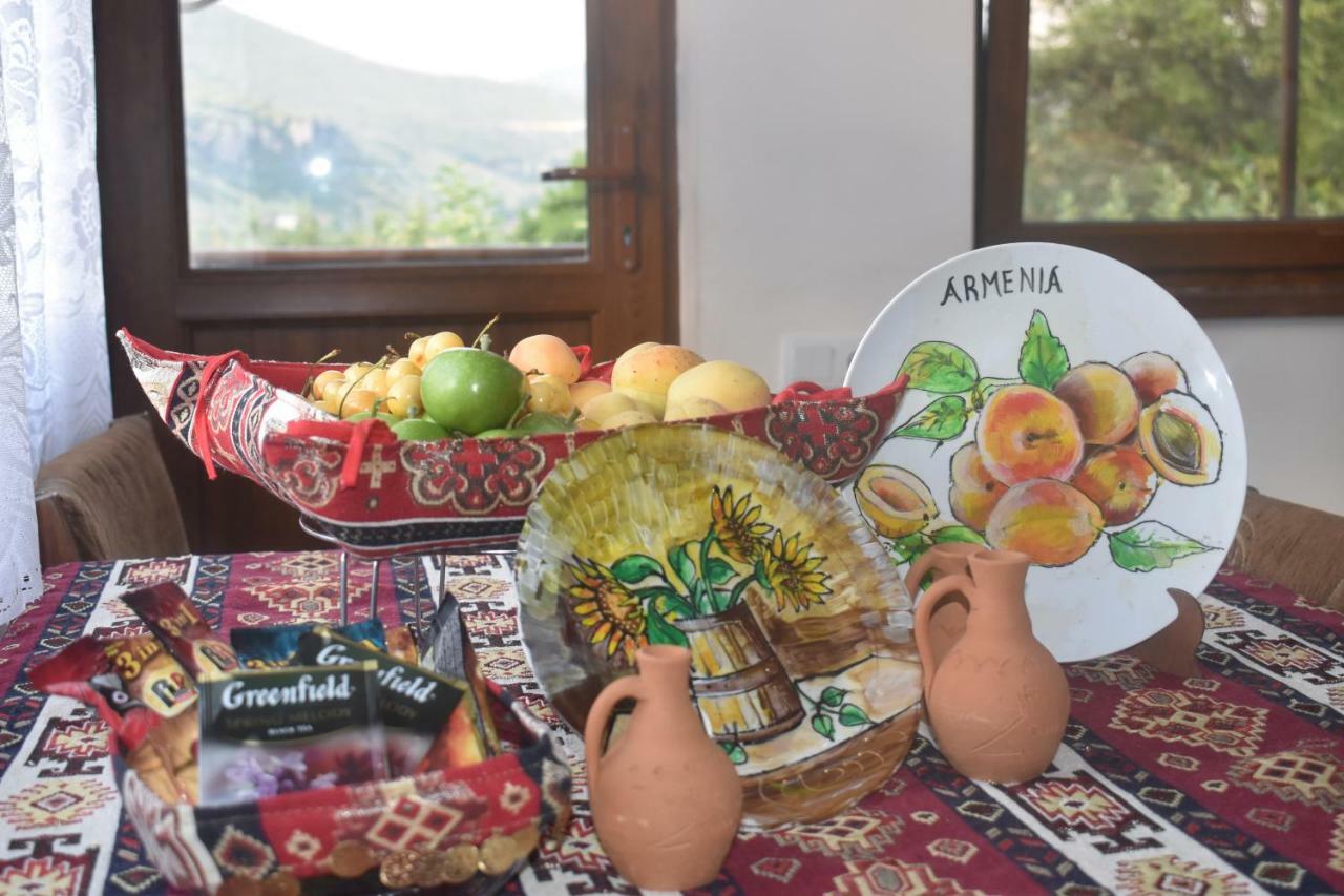 Hayi Tun Guest House Goris Extérieur photo