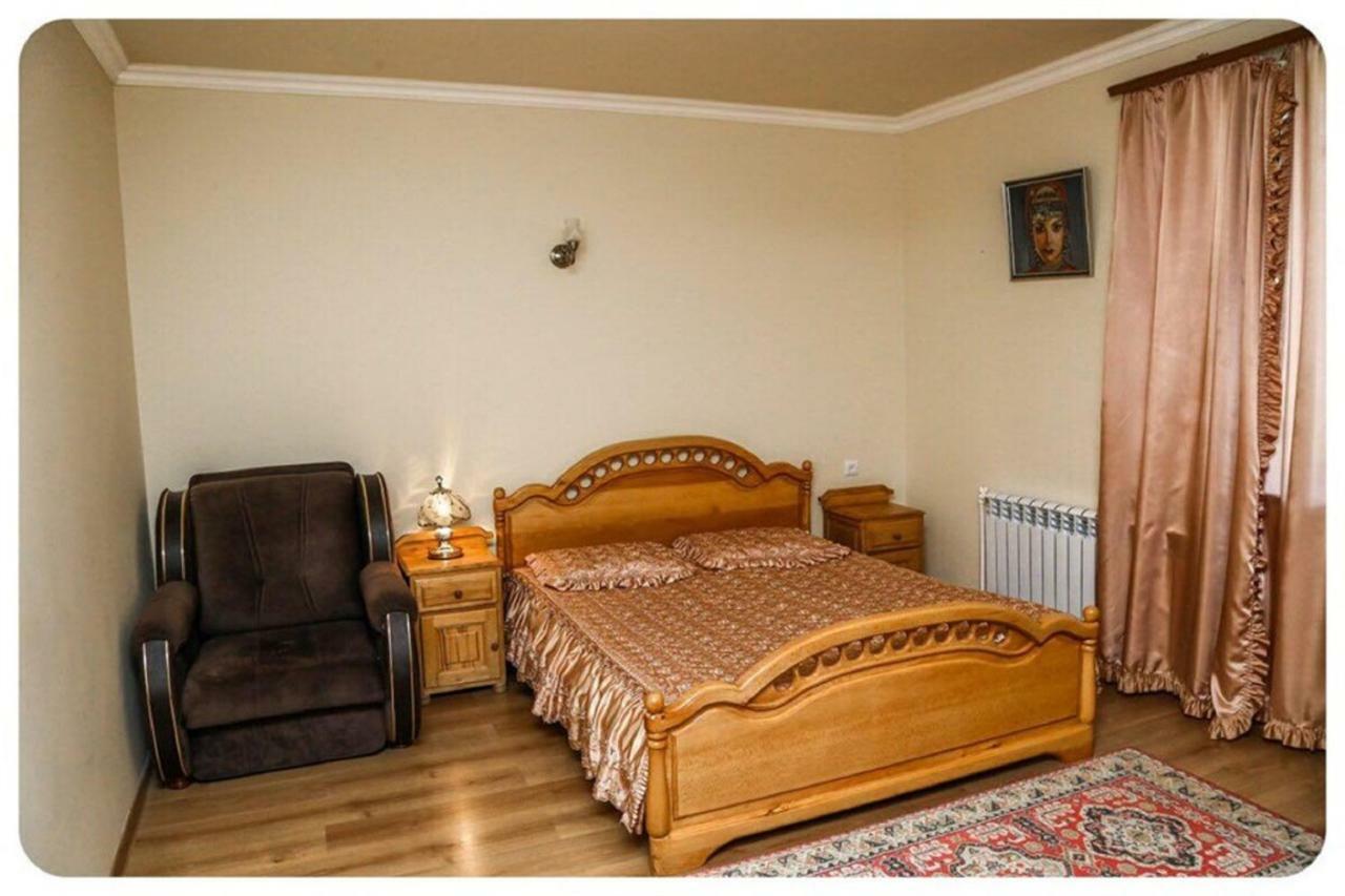 Hayi Tun Guest House Goris Extérieur photo